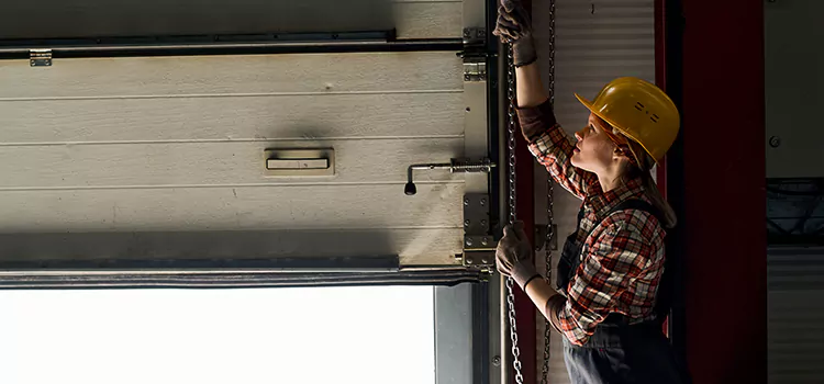 Addressing Common Garage Door Stoppage Issues in Sainte-Julienne, QC